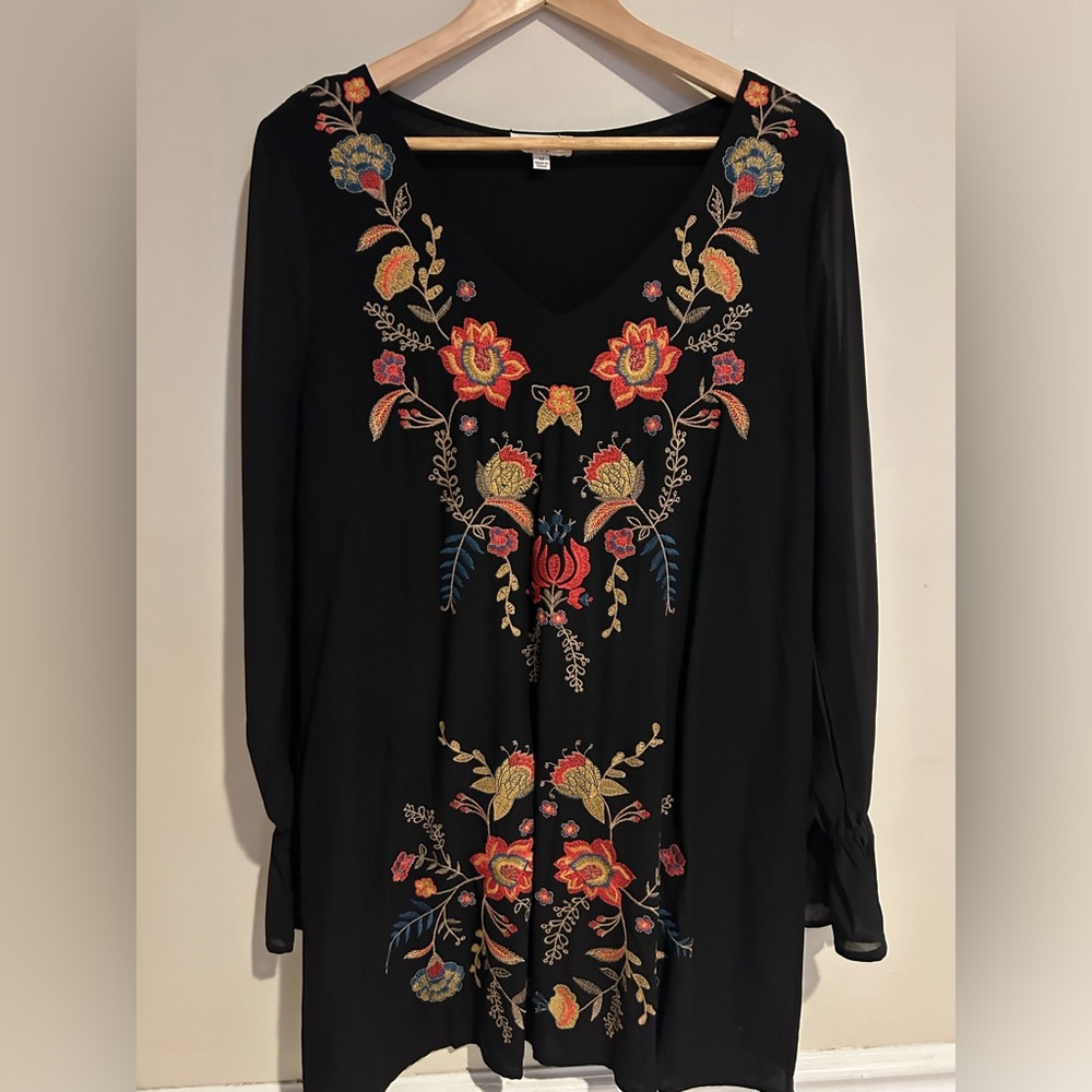 Sz M Umgee Black Dress with Floral Embroidery NWOT